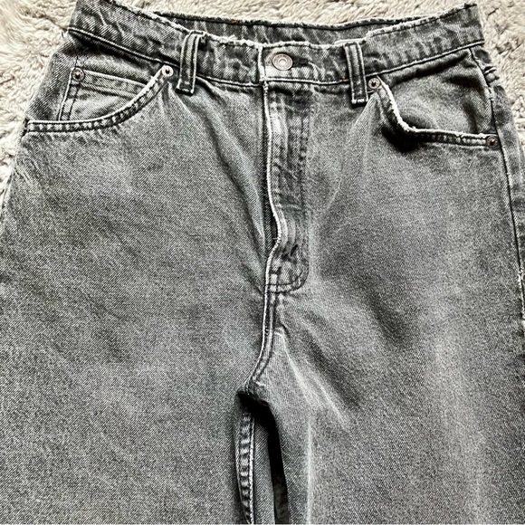 Vintage Levi’s high waist faded black mom jeans no size measurements in pics - Picture 9 of 9